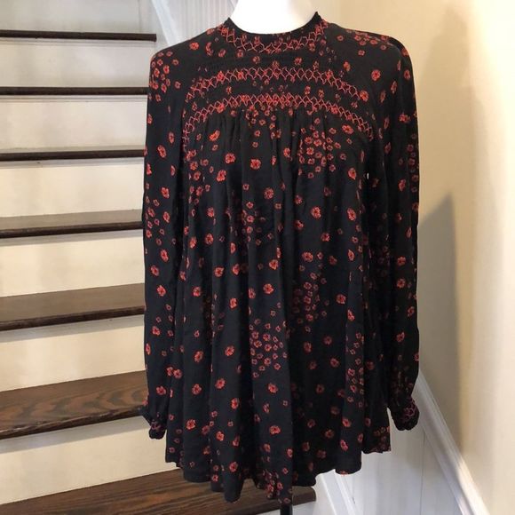 FREE PEOPLE Black Boho Tunic w Smocked Detail and Red Floral Pattern Sz Small - Picture 15 of 15